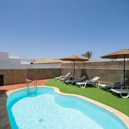 Villa 3-br, Villa, Private Pool, In The Heart Of Corralejo! *