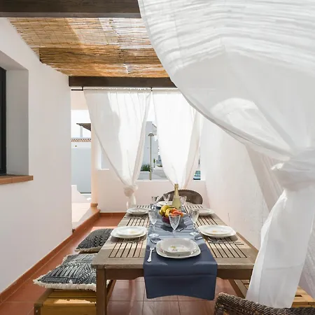 3-br, Villa, Private Pool, In The Heart Of Corralejo! 别墅 科拉雷侯